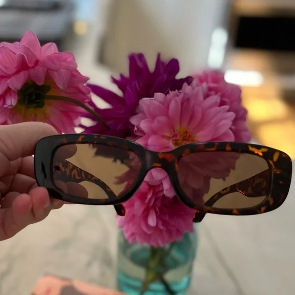 Square women’s turtle sunglasses never worn - Picture 3 of 6